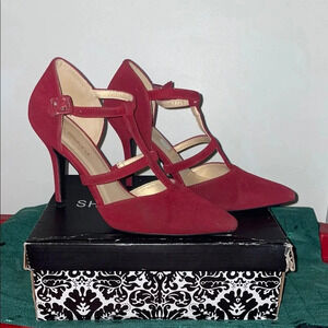 Red High Heeled Pumps with T-Strap Design and Pointed Toe (8)